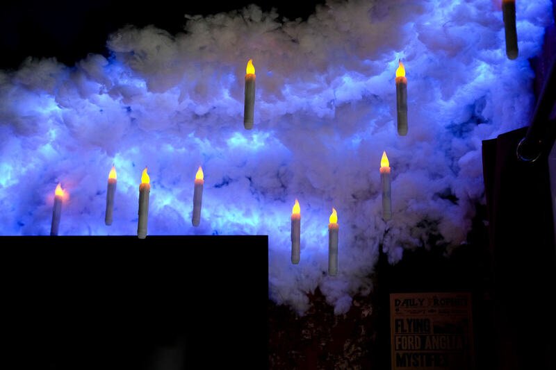 Ciel de bougies — La Chambre du Sorcier, logement près du Mont Saint-Michel