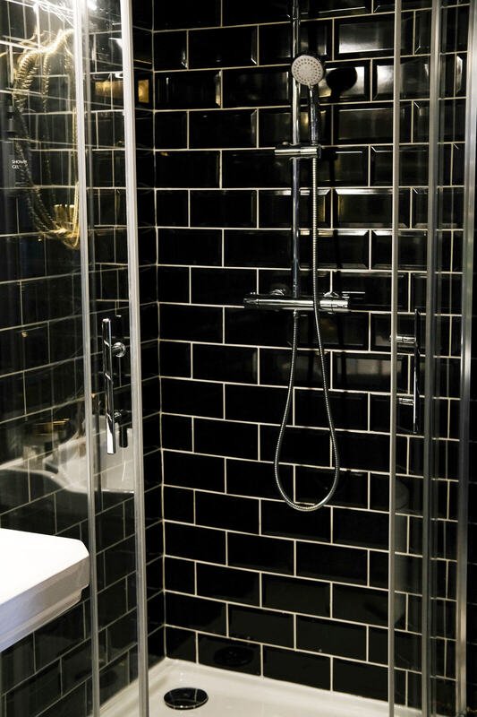 Douche — La Chambre du Sorcier, logement près du Mont Saint-Michel