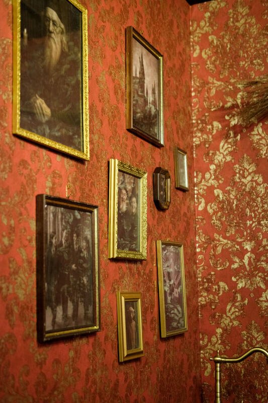Les portraits — La Chambre du Sorcier, logement près du Mont Saint-Michel