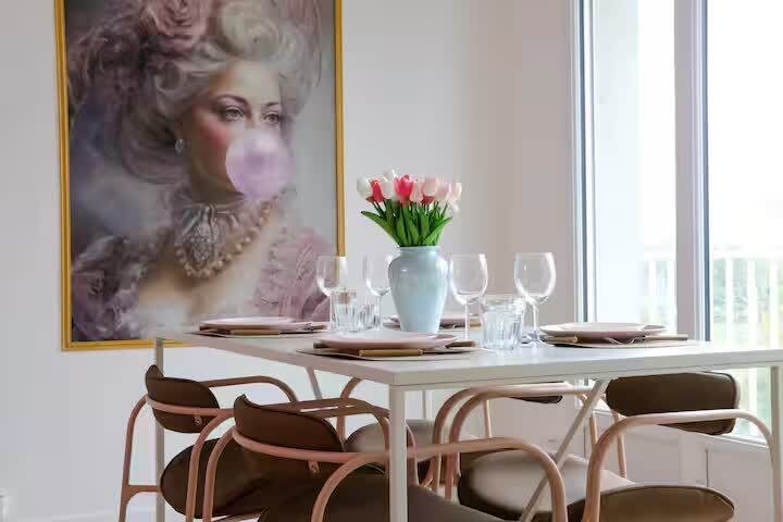 Salle à manger — Le Bonbon, logement près du Mont Saint-Michel