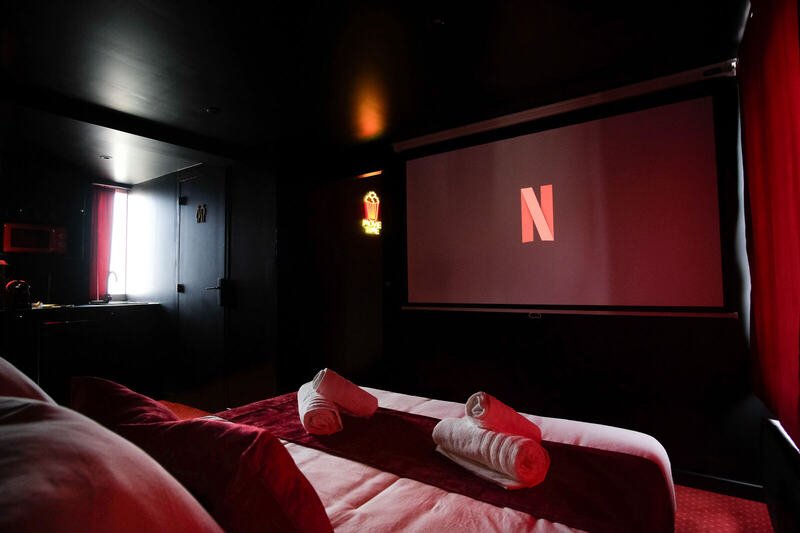 L'écran de projection — Le Cinéma, logement près du Mont Saint-Michel