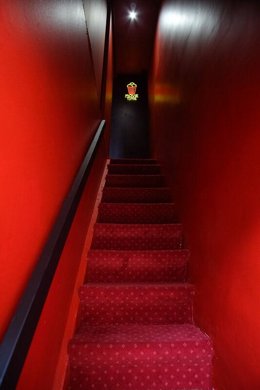 L'escalier — Le Cinéma, logement près du Mont Saint-Michel