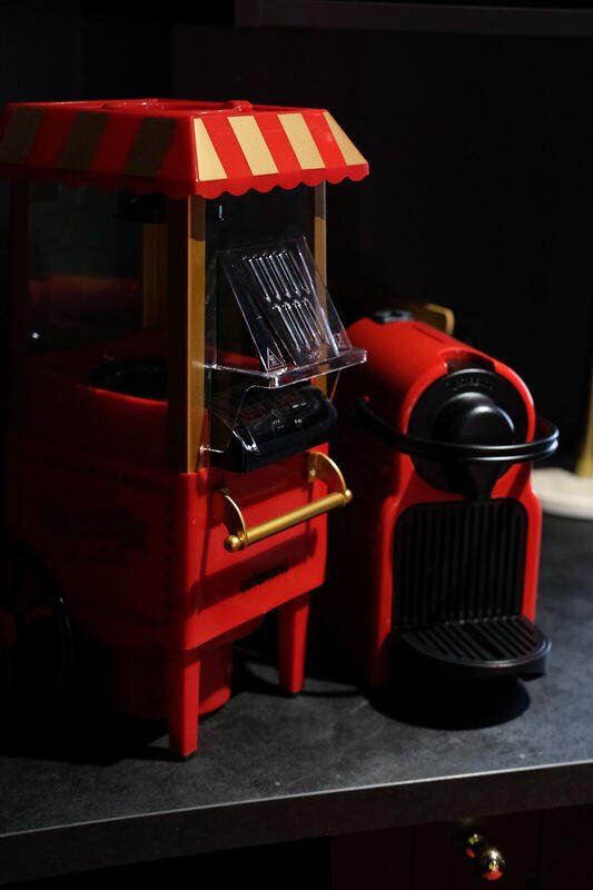 Machine à pop-corn rétro — Le Cinéma, logement près du Mont Saint-Michel