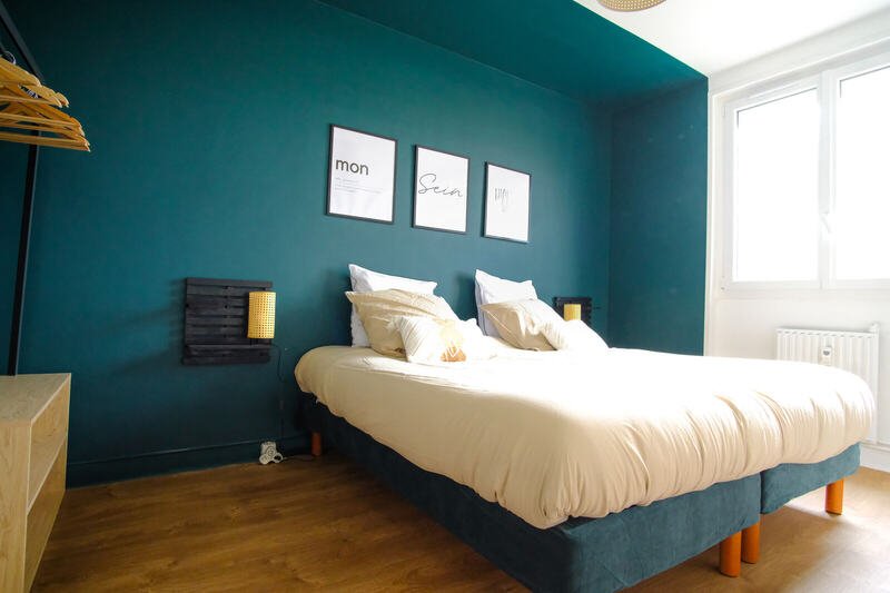 La chambre bleu canard — Le Cocon, logement près du Mont Saint-Michel