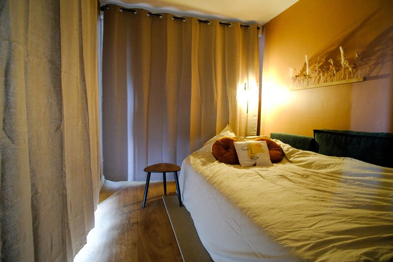 Le canapé-lit installé — Le Cocon, logement près du Mont Saint-Michel