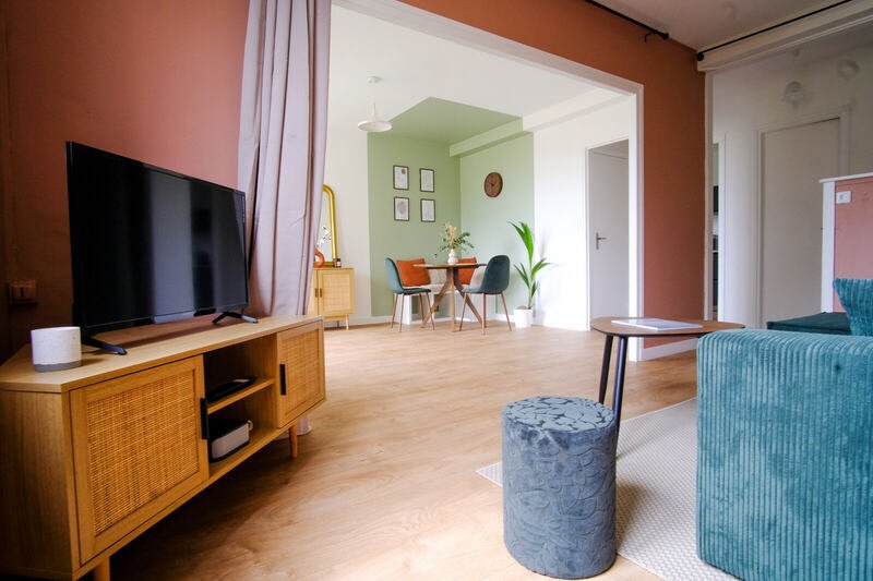 Salon et coin repas — Le Cocon, logement près du Mont Saint-Michel